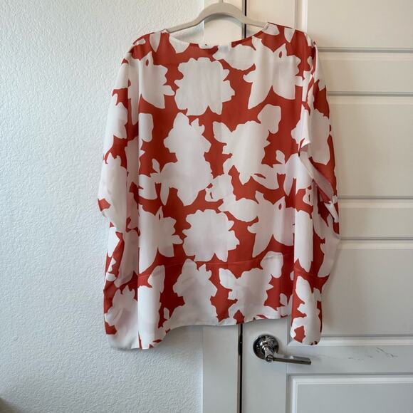 Crosby Poncho Floral Top - Picture 2 of 5